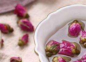 玫瑰花泡水喝的害处（经常喝玫瑰花泡水有什么好处和坏处）