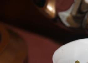 怎么用隔夜茶洗脸 怎么用隔夜茶洗脸呢