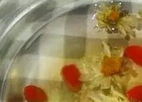枸杞菊花水的功效与作用（枸杞菊花水的功效与作用禁忌）