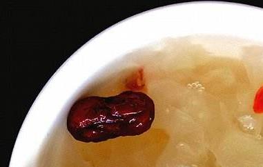 白木耳红枣汤有什么功效（白木耳红枣汤有什么功效和禁忌）