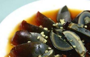 松花蛋不能和什么一起吃 松花蛋不能和什么一起吃会中毒