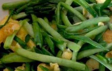 蒜苗怎么做好吃（黄色蒜苗怎么做好吃）