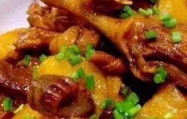 鸭子怎么做好吃 鸭子怎么做好吃又简单的做法干锅鸭