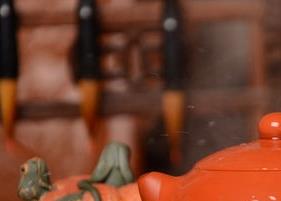 如何清洗紫砂壶茶垢（如何清洗紫砂壶茶垢视频）