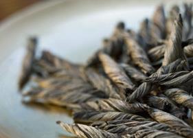 喝苦丁茶的好处有什么 常喝苦丁茶有什么好处和坏处