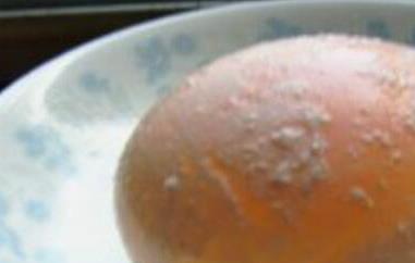 醋泡鸡蛋的功效与作用（醋泡鸡蛋的功效与作用及食用方法和注意事项）