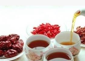 饮用红枣枸杞茶的功效（饮用红枣枸杞茶的功效与禁忌）