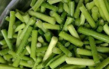 腌制好的蒜苔怎么吃（腌制好的蒜苔怎么吃最好）