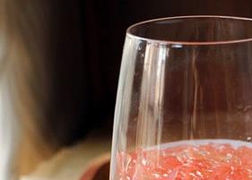 蜂蜜西柚茶的功效与作用（蜂蜜西柚茶的功效与作用及禁忌）