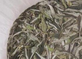 如何鉴别白茶饼的好坏 怎样辨别白茶饼的好坏