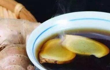 生姜泡水喝有什么好处 红茶和生姜泡水喝有什么好处