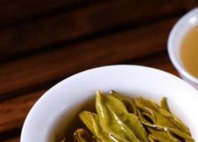 女性喝什么茶能美白（女性喝什么茶能美白淡斑）