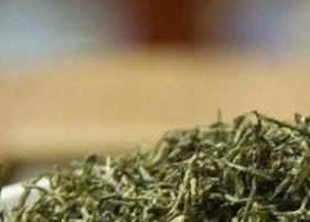 信阳毛尖是绿茶吗（信阳毛尖是绿茶吗是凉还是温?）