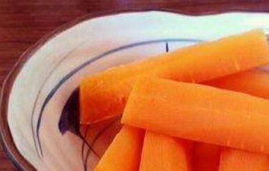蒸胡萝卜的功效与作用及禁忌（胡萝卜蒸熟吃的功效与作用）