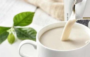 生牛乳和脱脂牛乳的区别（生牛乳和脱脂牛乳的区别在哪里）