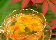 菊花茶的功效与禁忌 雪梨菊花茶的功效与禁忌