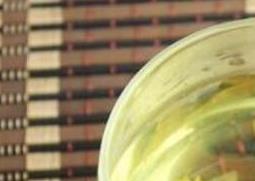 菊花泡水喝的功效与作用（菊花和枸杞一起泡的功效与作用）