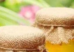 蜂蜜水能空腹喝吗（柠檬蜂蜜水能空腹喝吗）