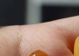 如何辨别蜜蜡的真伪（如何辨别蜜蜡的真伪知识）