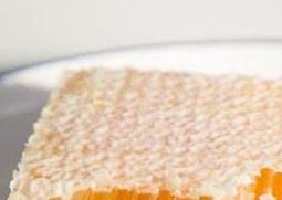 蜂巢蜜的作用与功效（蜂巢蜜的功效）