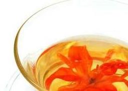 中药百合泡水喝的功效与作用（百合泡水喝的功效和作用）