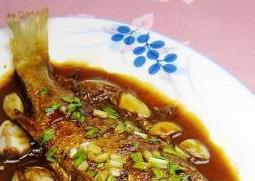 蒜子烧黄鱼怎么做（蒜烧黄鱼的做法）