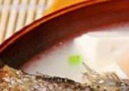 鲫鱼汤的功效与作用（鲫鱼汤的功效与作用 哪些人不能吃）