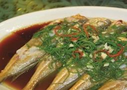 油淋黄鱼的做法(油淋黄花鱼的做法)