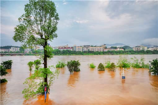 河南暴雨致农村多人失联