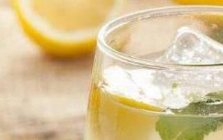 如何用柠檬片泡水 如何用柠檬片泡水喝最好