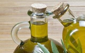 吃橄榄油的好处与坏处(吃橄榄油有好处吗)