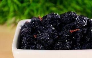 紫色无核葡萄干的功效与作用（紫色无核葡萄干的功效与作用图片）
