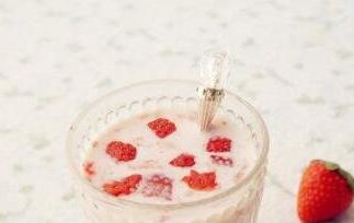 草莓和牛奶一起吃的好处和功效