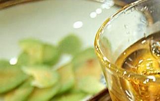 梅子酒的功效与作用（冰糖梅子酒的功效与作用）