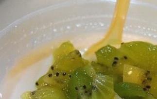 奇异果加酸奶的功效与作用（奇异果加酸奶的功效与作用及禁忌）