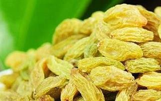 常吃葡萄干有什么好处（吃葡萄干有何好处）