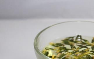 莲子心泡水喝的功效和好处