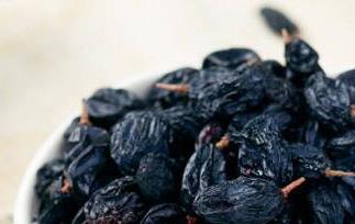黑葡萄干的功效与作用（黑葡萄干的功效与作用及禁忌）