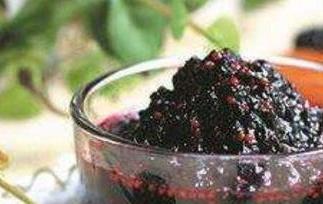 桑葚泡红酒有什么功效(桑葚泡红酒的功效与作用)