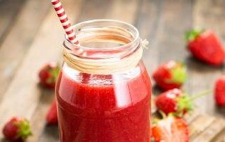 草莓汁的功效与作用及营养价值（草莓汁的功效和营养价值）