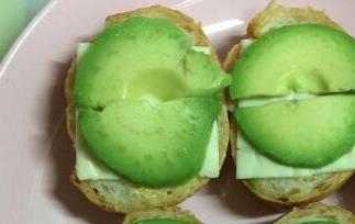 牛油果怎样吃才不难吃（牛油果好不好吃怎么吃）