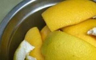 柚子皮泡水喝的作用与功效（柚子皮泡水喝的作用与功效禁忌）