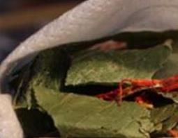 艾叶红花泡脚的功效与作用及禁忌（艾叶与红花泡脚的功效与作用及禁忌）