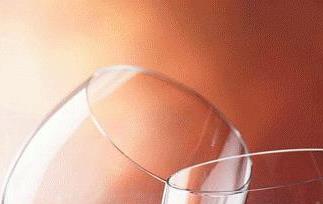 喝葡萄酒的好处和坏处 女人睡前喝葡萄酒的好处和坏处