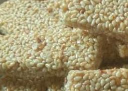 芝麻米糖的功效与作用（芝麻糖的功效和作用）