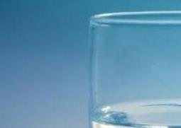 一天喝多少水最好(女生一天喝多少水最好)