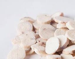 生白芍和炒白芍的区别（生白芍和炒白芍的区别是什么）