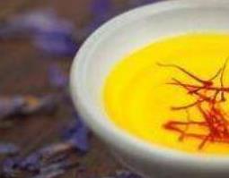 藏红花泡水喝的功效与好处（藏红花泡水喝的功效与好处禁忌）