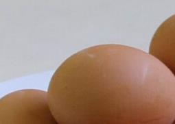 夏天鸡蛋煮熟可以放多久（夏天煮熟鸡蛋常温下能保存多久）