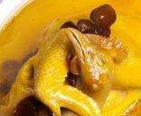 公鸡炖汤的好处和坏处（公鸡炖汤的好处和坏处有哪些）